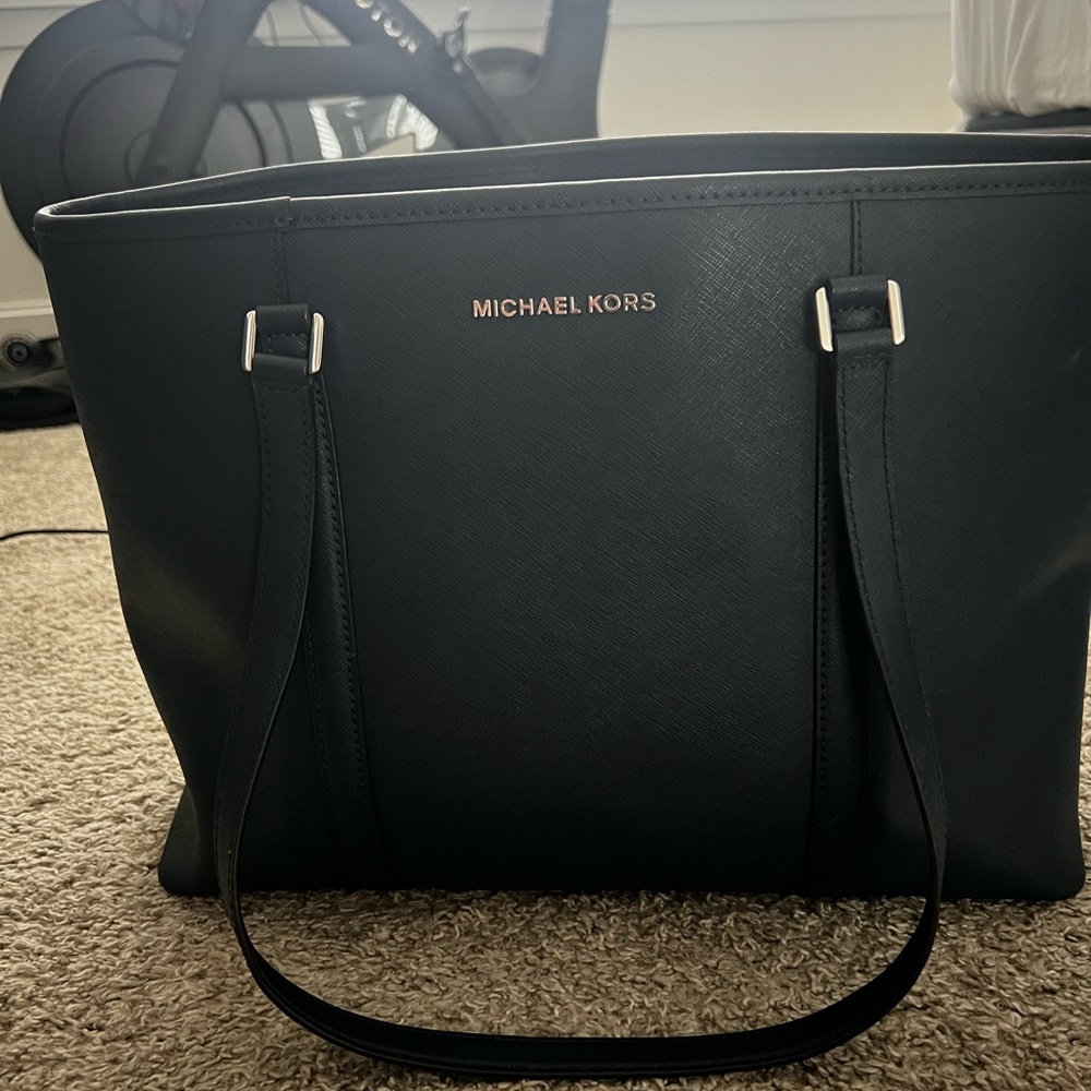 Michael Kors Black Leather Tote Sophisticated Design